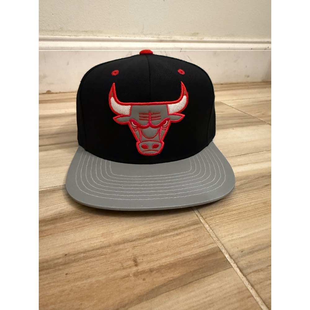 Mitchell & Ness Chicago Bulls XL Reflective 2 Tone Snapback Hat Black Grey NZL48